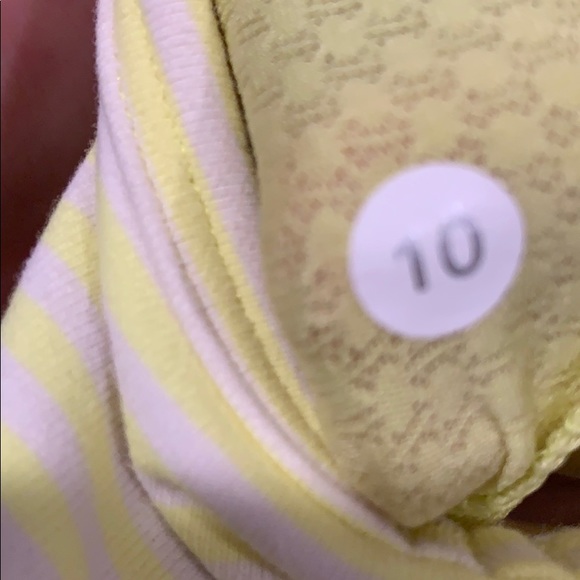 Lululemon Women’s Tank Top with Bra Size 10 - Picture 3 of 3